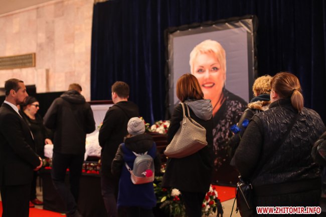 ​У Житомирі прощаються з зіркою «Дизель шоу» Мариною Поплавською