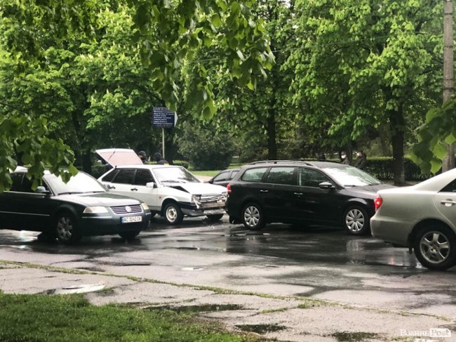 У Луцьку на Рівненській – аварія: зіткнулися дві автівки. ФОТО