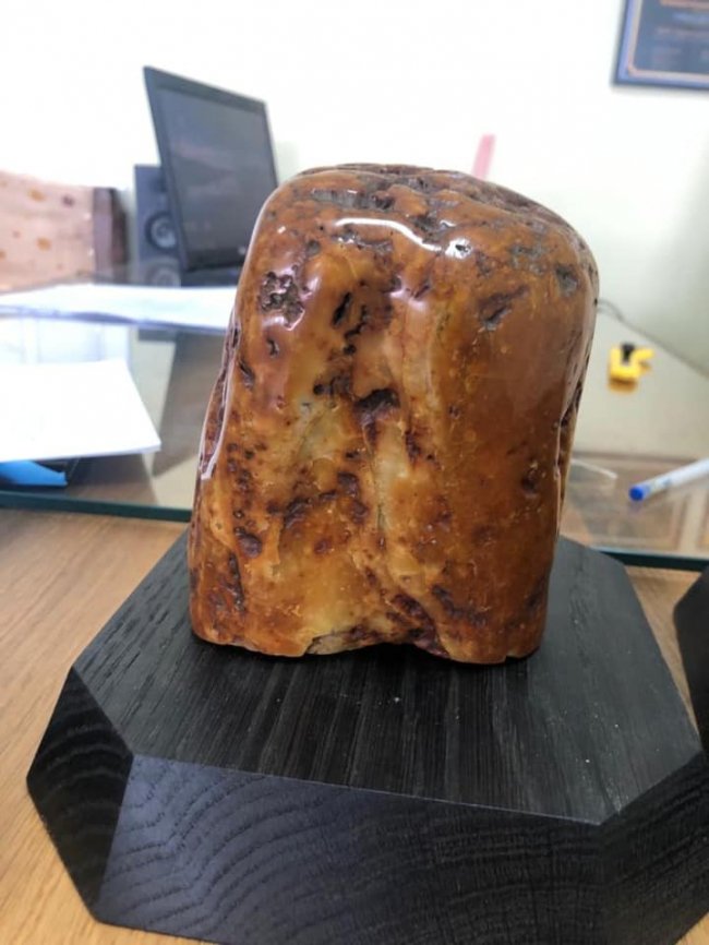 Директор «бурштинового» підприємства намагався незаконно вивезти з України «сонячне каміння»