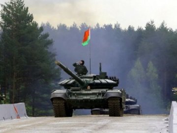 Гроші та навчання у Росії: Путін шукає нові методи для втягування білорусів у війну