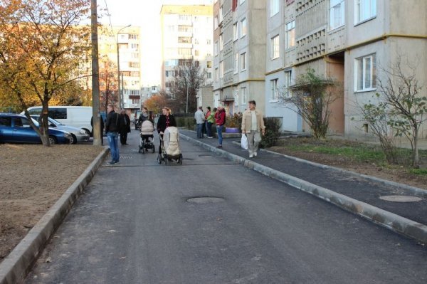 Як відремонтували двір у Луцьку. ФОТО