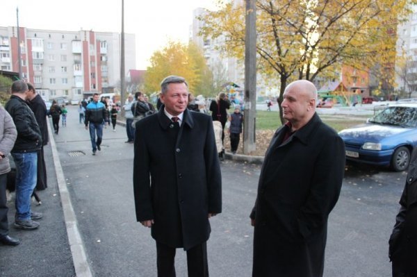 Як відремонтували двір у Луцьку. ФОТО