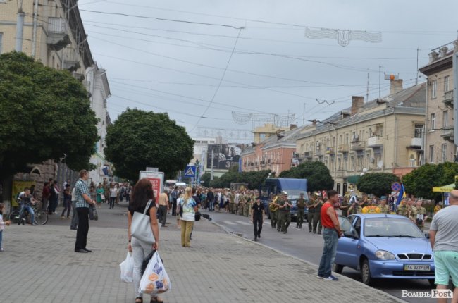 «Востаннє для тебе: слава Україні!»: Луцьк попрощався з Георгієм Ольховським. ФОТО