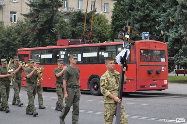 «Востаннє для тебе: слава Україні!»: Луцьк попрощався з Георгієм Ольховським. ФОТО