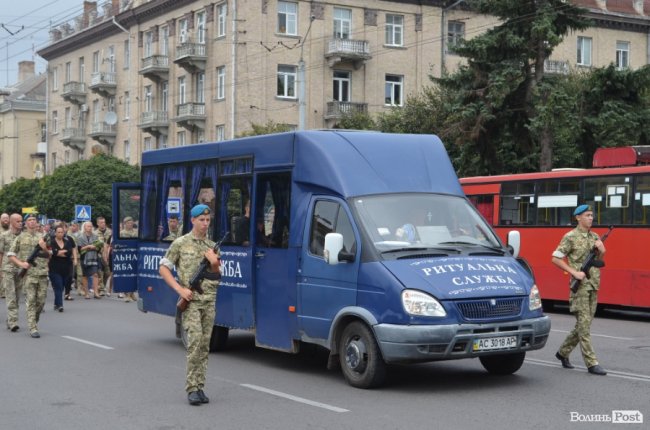 «Востаннє для тебе: слава Україні!»: Луцьк попрощався з Георгієм Ольховським. ФОТО