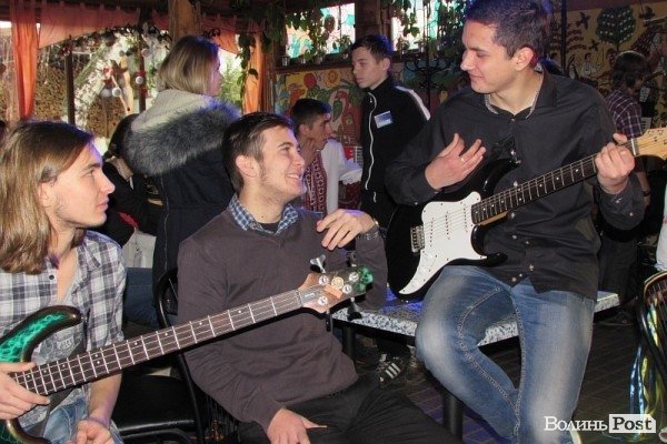 У Володимирі-Волинському відбулась благодійна арт-вечірка. ФОТО