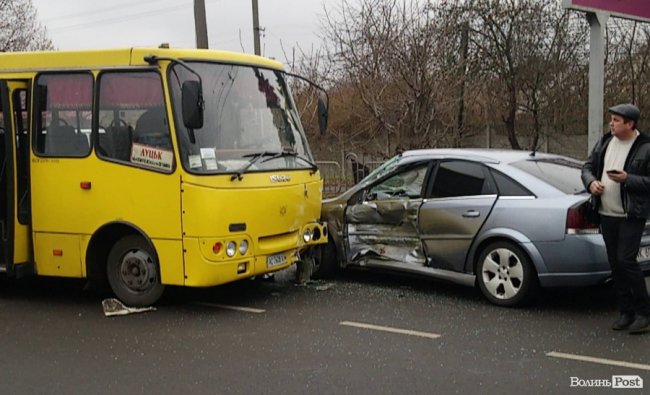 У Луцьку через аварію з потерпілими – ускладнений рух.  ФОТО