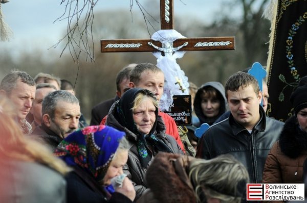 На Волині попрощалися із загиблим в зоні АТО військовослужбовцем. ФОТО