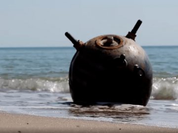 На Одещині на берег винесло дві російські міни
