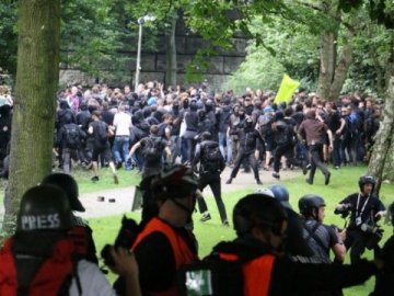 Сутички у Гамбурзі: поранено 160 поліцейських