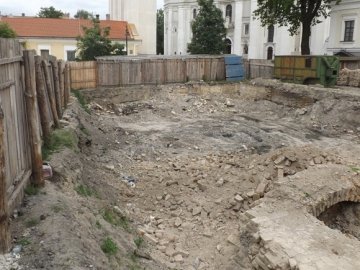 Скандальну ділянку на Кафедральній віддали в оренду