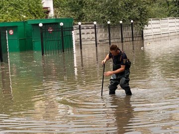 У Луцьку затопило проспект Відродження. ФОТО