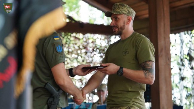 Військовим 14 ОМБр на передовій вручили державні та відомчі нагороди. ФОТО