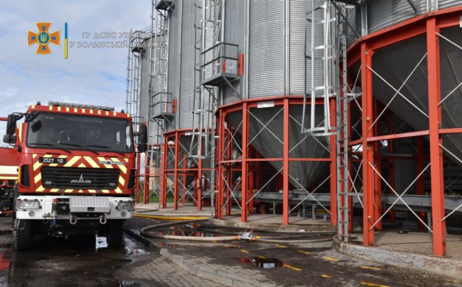 На Волині сталася пожежа на агропідприємстві. ФОТО