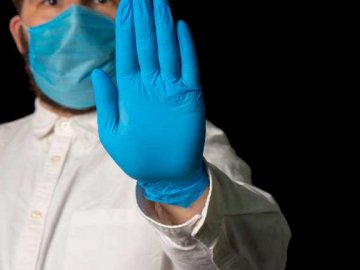 Коли невакцинованих українців почнуть відстороняти від роботи