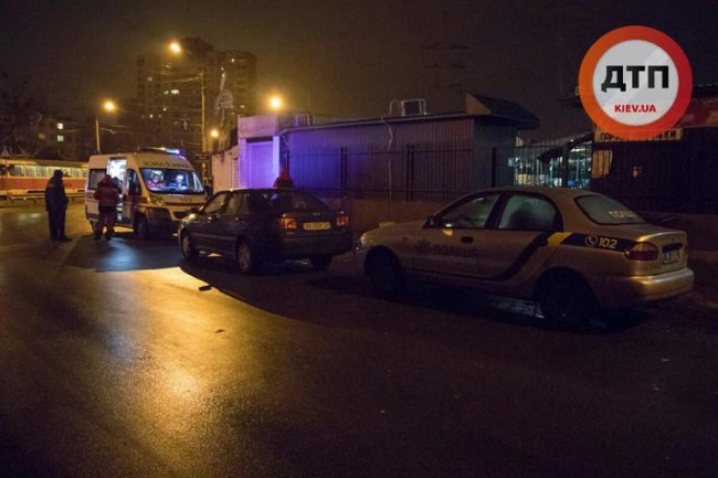 У Києві таксист помер за кермом авто з пасажирами. ФОТО