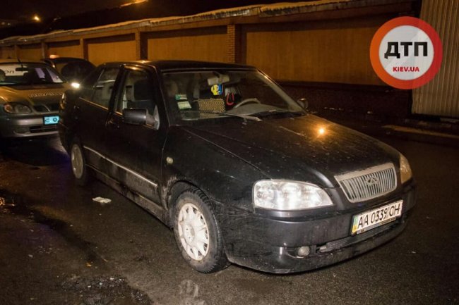 У Києві таксист помер за кермом авто з пасажирами. ФОТО