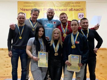 Волинські спортсмени – переможці чемпіонату з пауерліфтингу