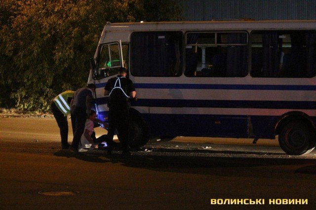 У Луцьку Mercedes не розминувся з автобусом. ФОТО