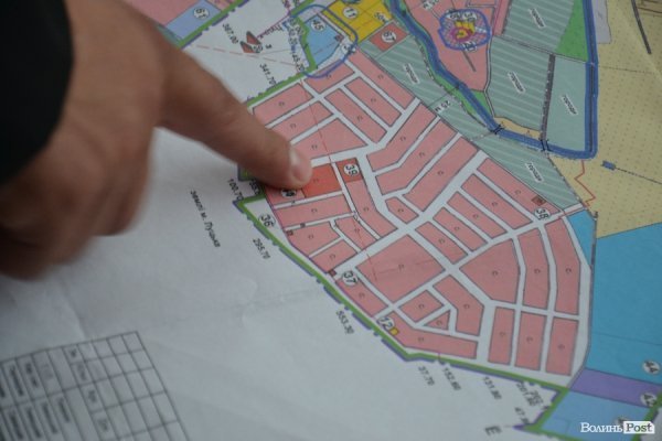 Сільська громада вимагає призупинити скандальне будівництво «прокурорської» дев’ятиповерхівки під Луцьком. ФОТО