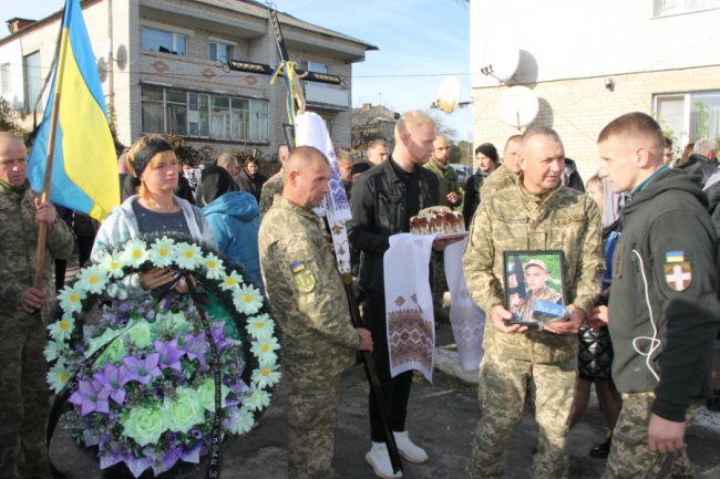 На Волині попрощалися з 30-річним Героєм Віталієм Козеєм. ФОТО