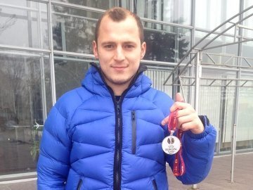 Спортсмен виставив медаль на аукціоні, щоб допомогти військовим