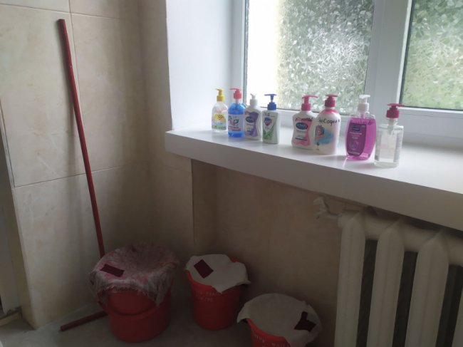 Маркування масок за кольорами та одноразові рушники: як в умовах карантину працює дитсадок поблизу Луцька