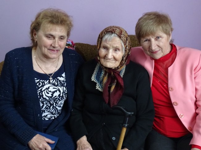 10 правнуків і 4 праправнуки: жителька Турійщини відзначила 100-річчя. ФОТО