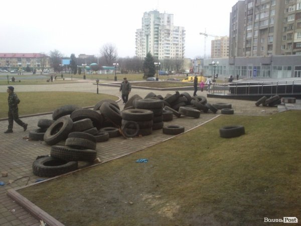 Під Волинською ОДА «завершилася» революція. ФОТО