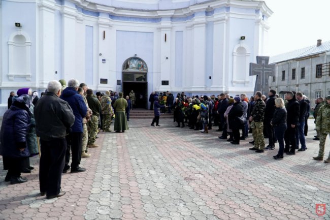 Володимир-Волинська громада попрощалася із загиблим воїном. ФОТО 