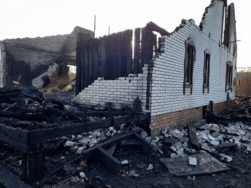 На Волині у багатодітної сім`ї згорів будинок