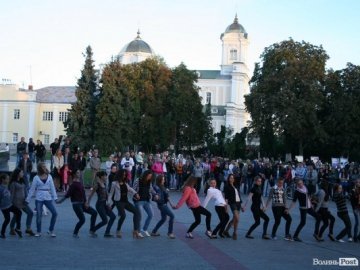 Лучан запрошують безкоштовно навчитись танцювати сальсу