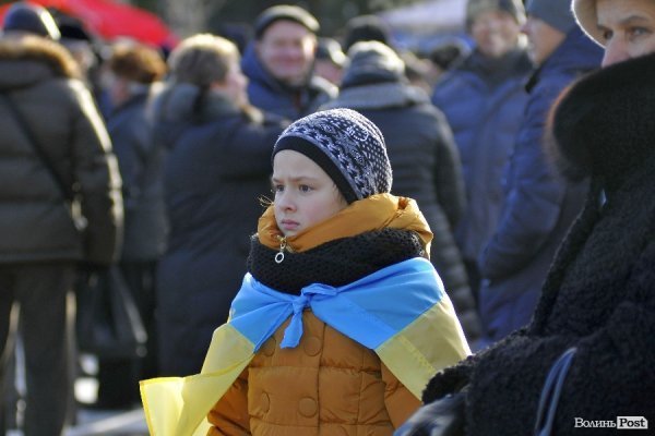 Віче на луцькому Євромайдані. ФОТО