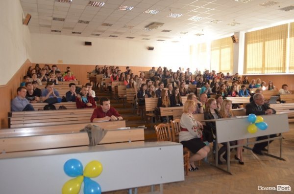 У Луцьку «айдарівці» розповіли студентам, скільки ще триватиме війна на Сході. ФОТО