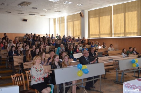 У Луцьку «айдарівці» розповіли студентам, скільки ще триватиме війна на Сході. ФОТО