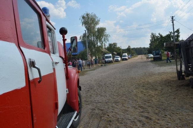 Під час пожежі на Волині постраждав рятувальник. ФОТО