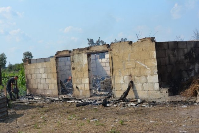 Під час пожежі на Волині постраждав рятувальник. ФОТО