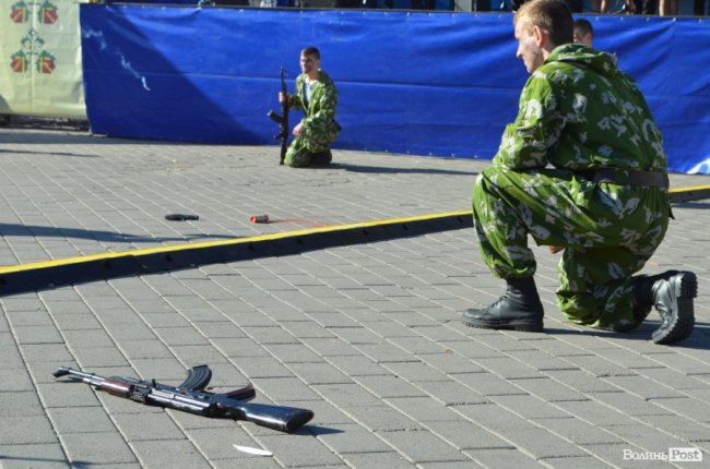 «Нам є що захищати»: урочиста посвята ліцеїстів у Луцьку.  ФОТО