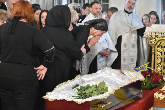 Скорботний день: у Луцьку провели в останню путь двох Героїв