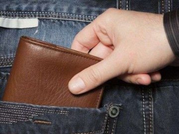 У Луцьку на автостанції 33-річний чоловік пограбував мешканця Рівненщини