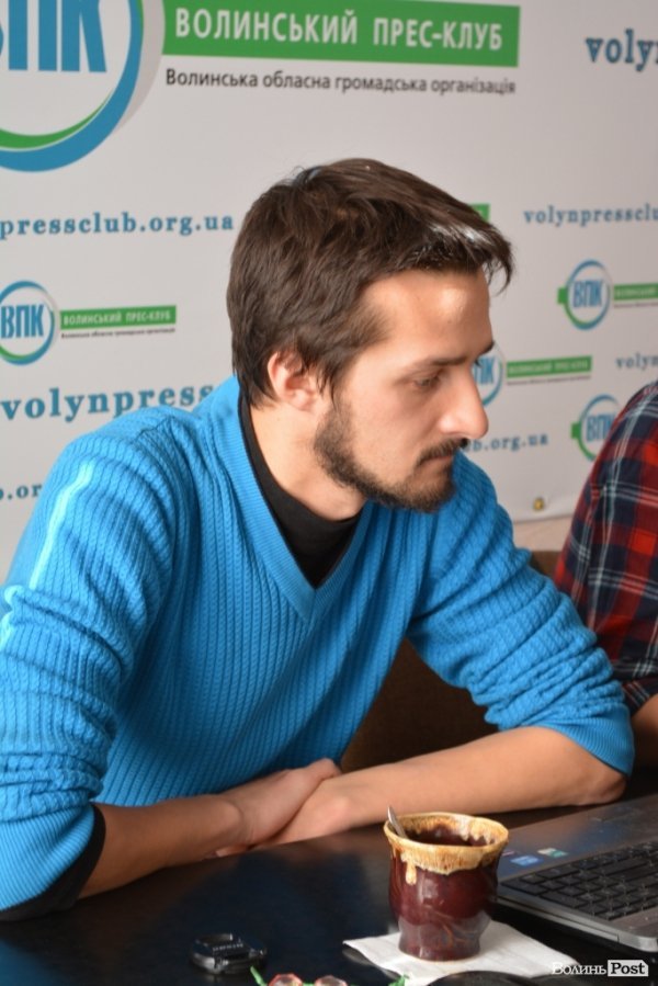 Односельчани комуніста Мартинюка голосували за нардепа, бо він  «давав гроші на хату»