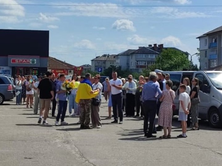 На Волині зустріли звільненого з російського полону захисника Андрія Тарасюка