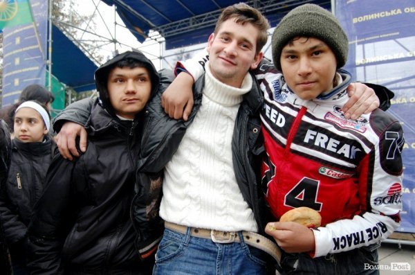 У центрі Луцька гуляли цигани. ФОТО