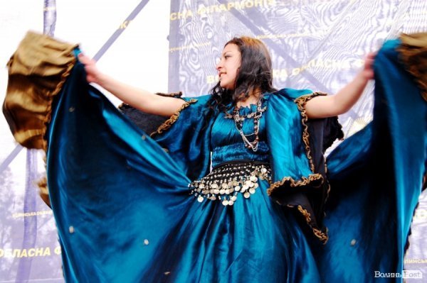 У центрі Луцька гуляли цигани. ФОТО