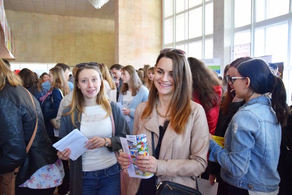 Герой дня - студент Коля, що працює на «Кромберзі»*