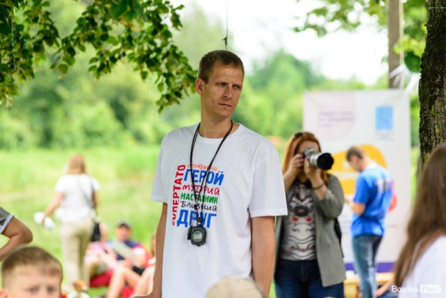 У луцькому парку в День батька влаштували унікальні перегони на човнах. ФОТО