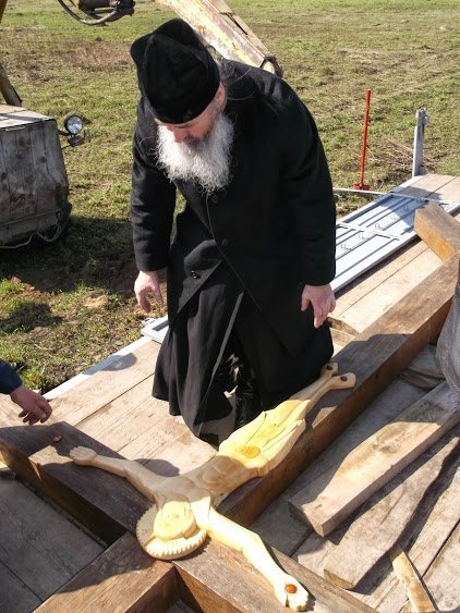 На в'їздах у Луцьк встановили хрести