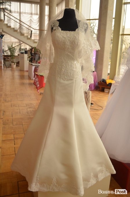 У Луцьку показали «весілля по-новому». ФОТО