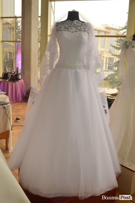 У Луцьку показали «весілля по-новому». ФОТО