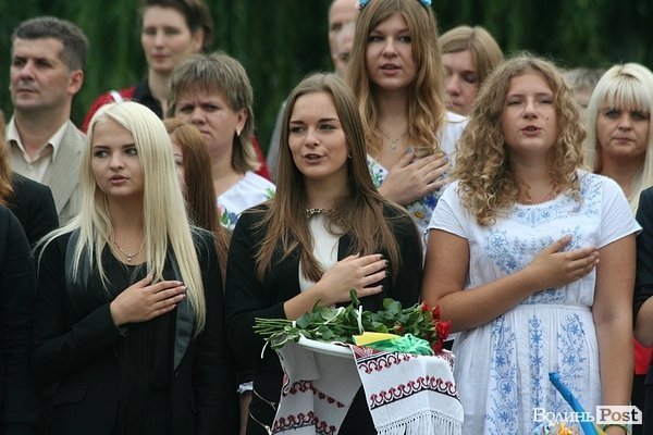 Перше вересня у луцькій школі №9. ФОТО